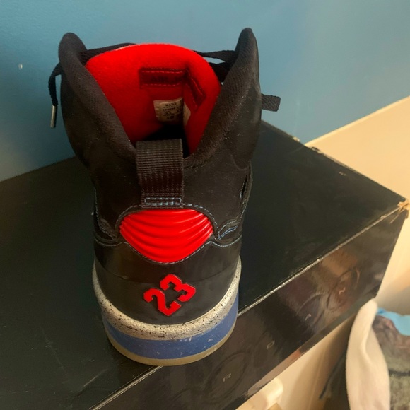 NIKE AIR JORDAN RETRO BLACK RED BLUE SIZE 10.5 - Picture 4 of 9